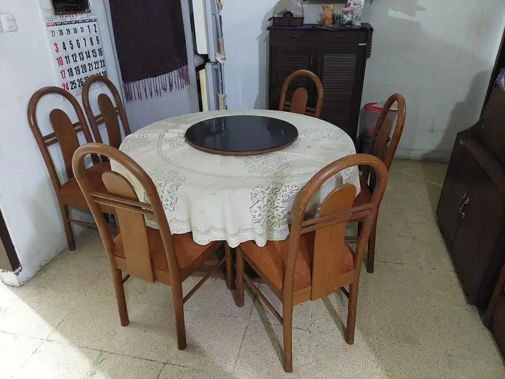 Meja dan Kursi Makan