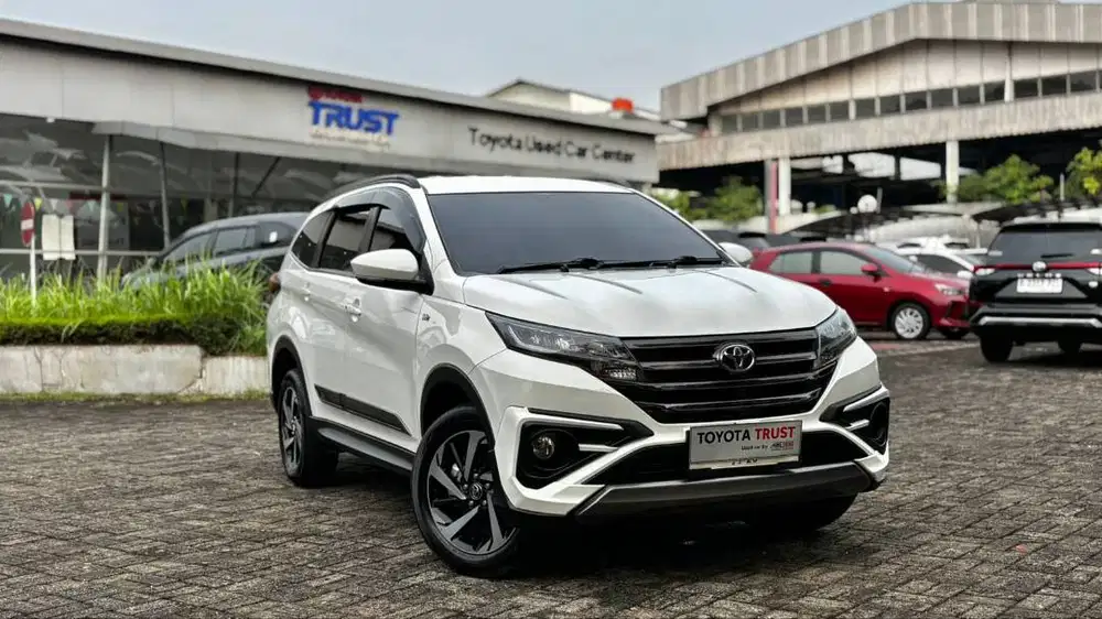 [LIKE NEW] TOYOTA RUSH GR MATIC 2022 ISTIMEWA