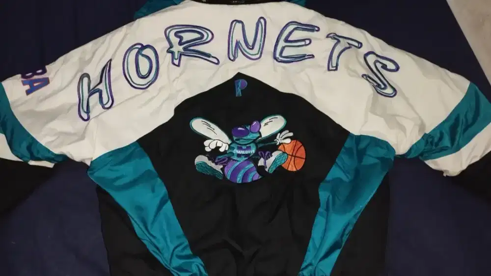 Jaket original Charlotte Hornets masih mulus
