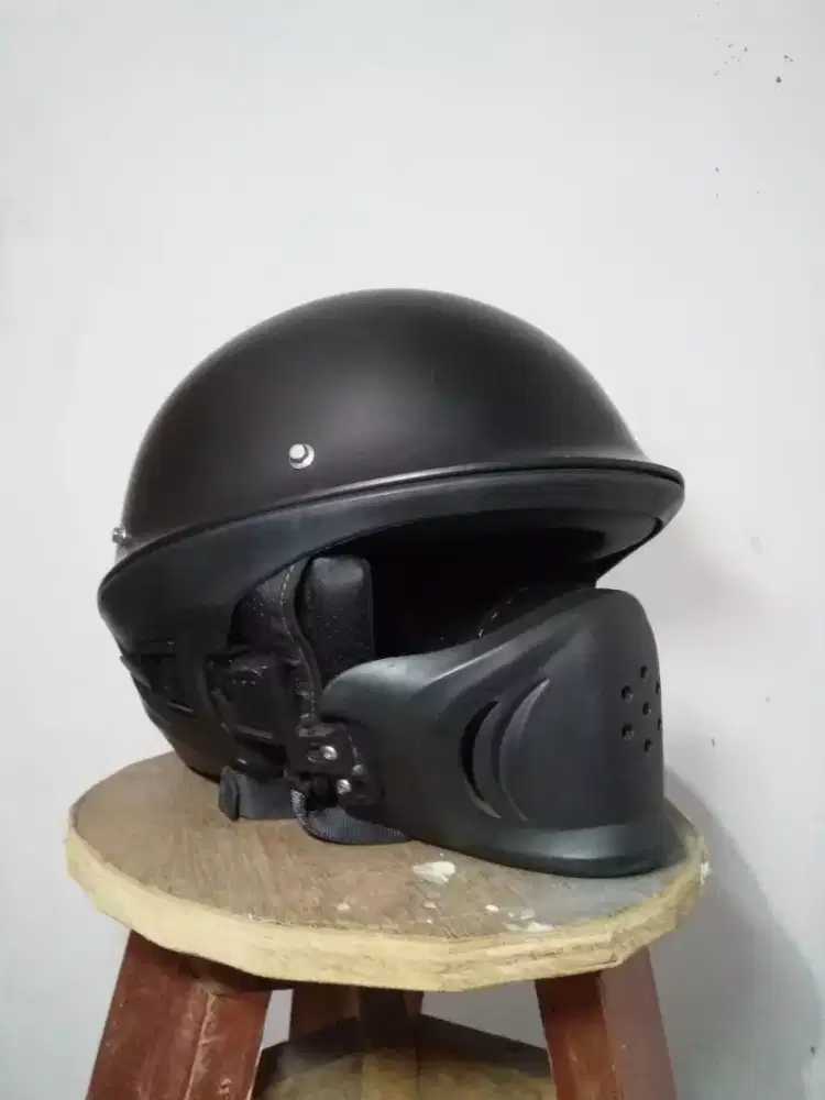 Helm Motor Retro KBC