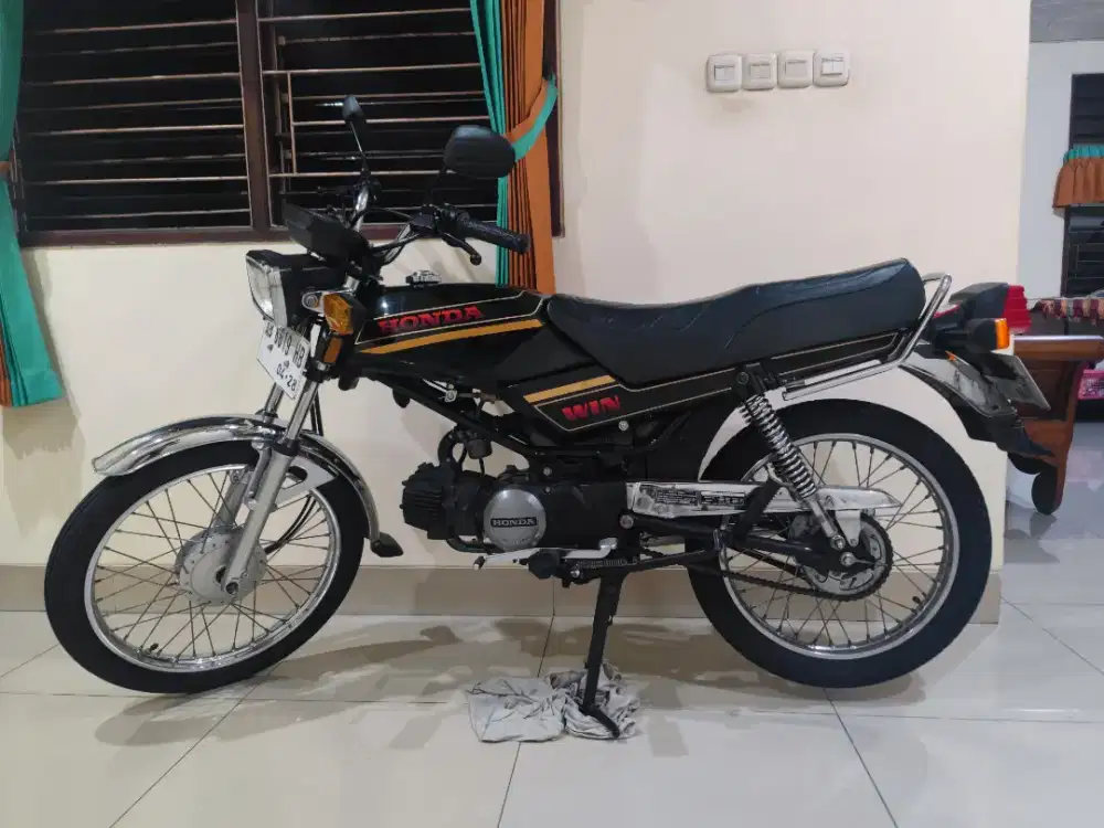 HONDA WIN 100 TAHUN 1984. SURAT LENGKAP, PAJAK HIDUP.
