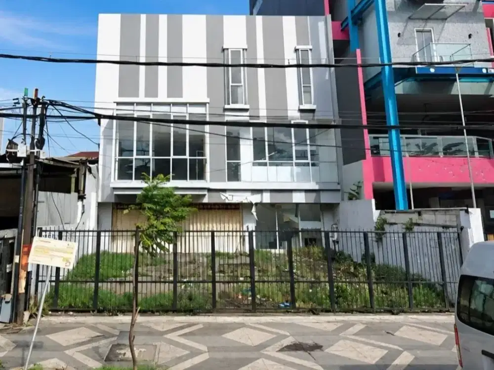 Ruko Perak Barat, Krembangan Strategis