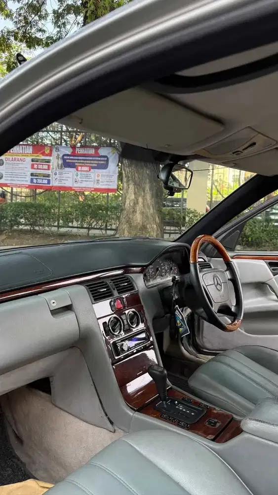 Mercedes-Benz E230 W210 1996 A.T