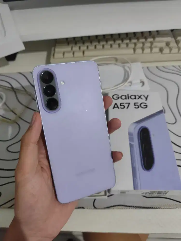 Samsung A57 8/256

Fullset bawaan 
mulus nominus