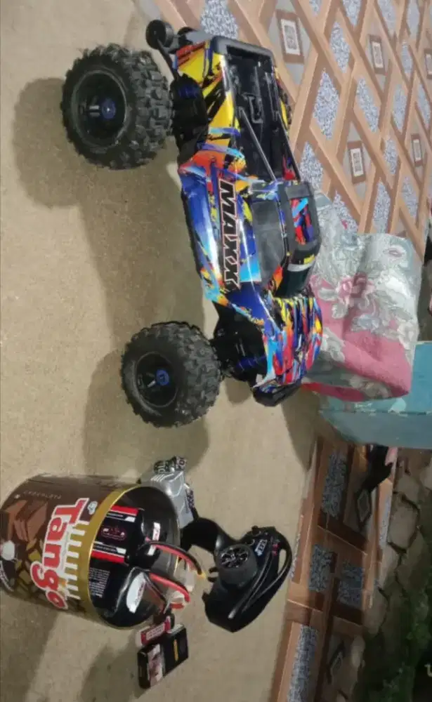 RC Traxxas Maxx V2