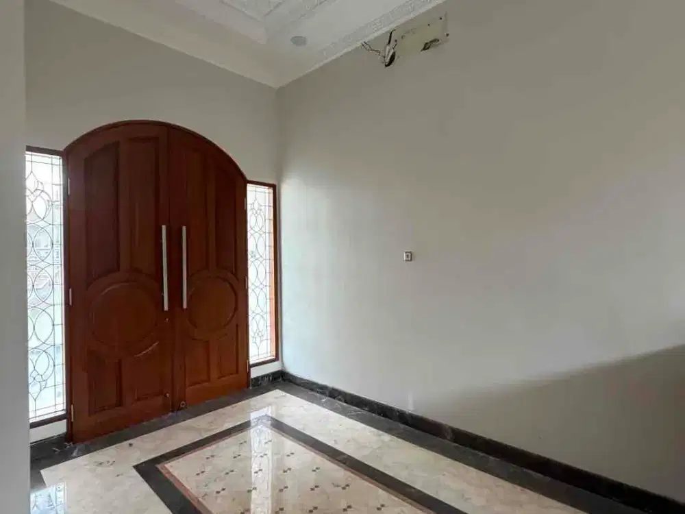 DIJUAL RUMAH SIAP HUNI 2.5 LANTAI DI VILLA MELATI MAS