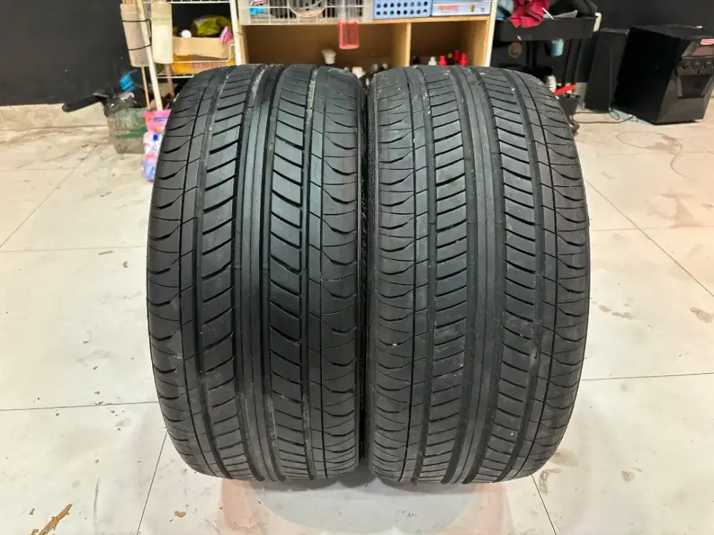 BAN R18 215/35 FALKEN