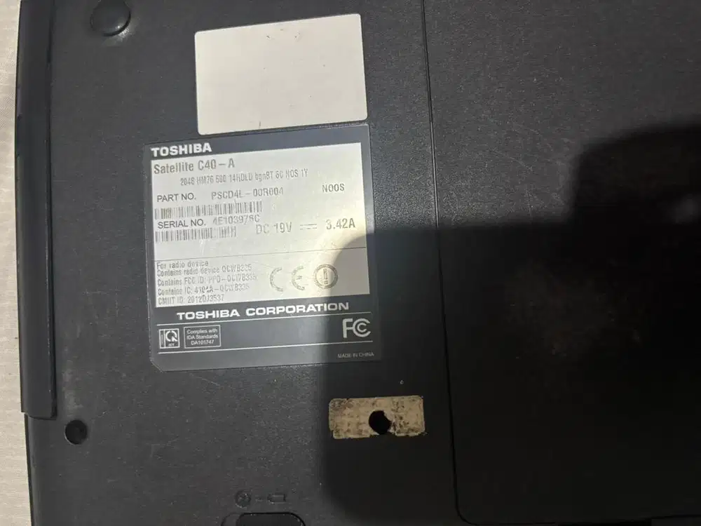 Laptop Toshiba Hitam