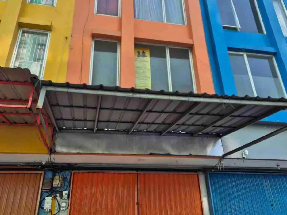 Disewakan ruko siap pakai 3lantai dekat apartemen citypark Jakbar