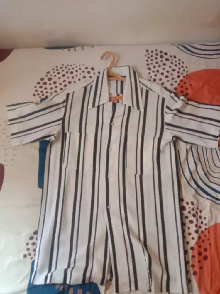 Baju kemeja garis