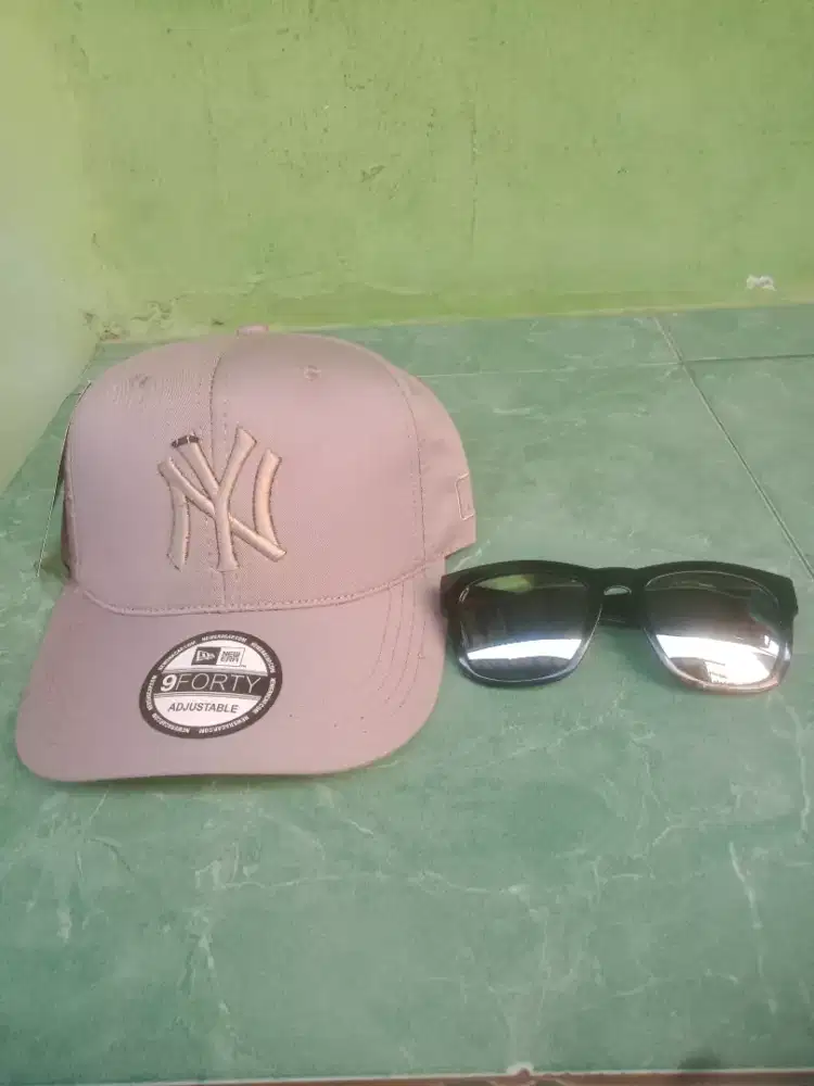 Topi baru sama kaca mata baru