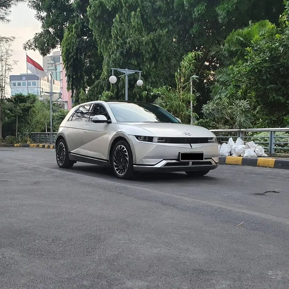 (TDP 70JT) LOW KM 70 RB ! IONIQ SIGNATURE LONG RANGE 2023 TERMURAH !