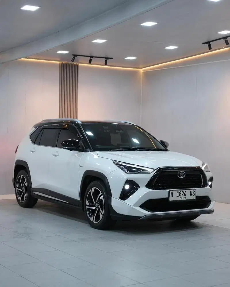 (DP 35Jt) TOYOTA NEW YARIS CROSS 1.5 S GR HYBRID TSS CVT 2023 TWO TONE