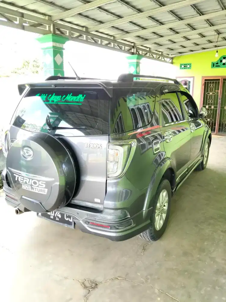 Dijual mobil Terios tyipe R Adventure tahun 2016