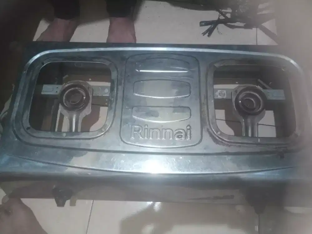 Gan saya mau jual kompor rinnai 2 tungku