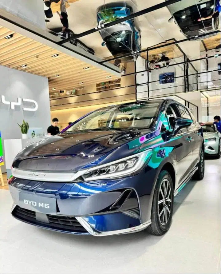BYD M6 Premium Ready