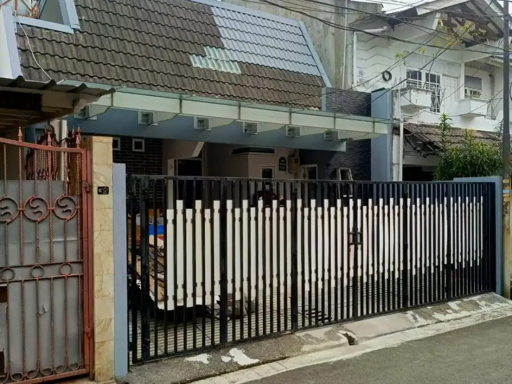 Rumah 3KT +2KM Terawat baik di Perumahan Kebon Jeruk Baru, Furnished