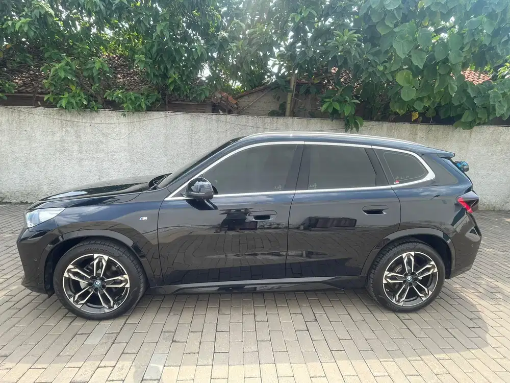 BMW IX1 2024 Listrik