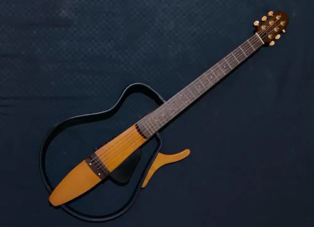 Gitar yamaha silent 110