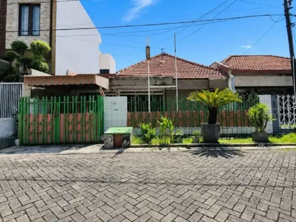 Rumah Manyar Tirtoyoso  Strategis • Row 3 Mobil