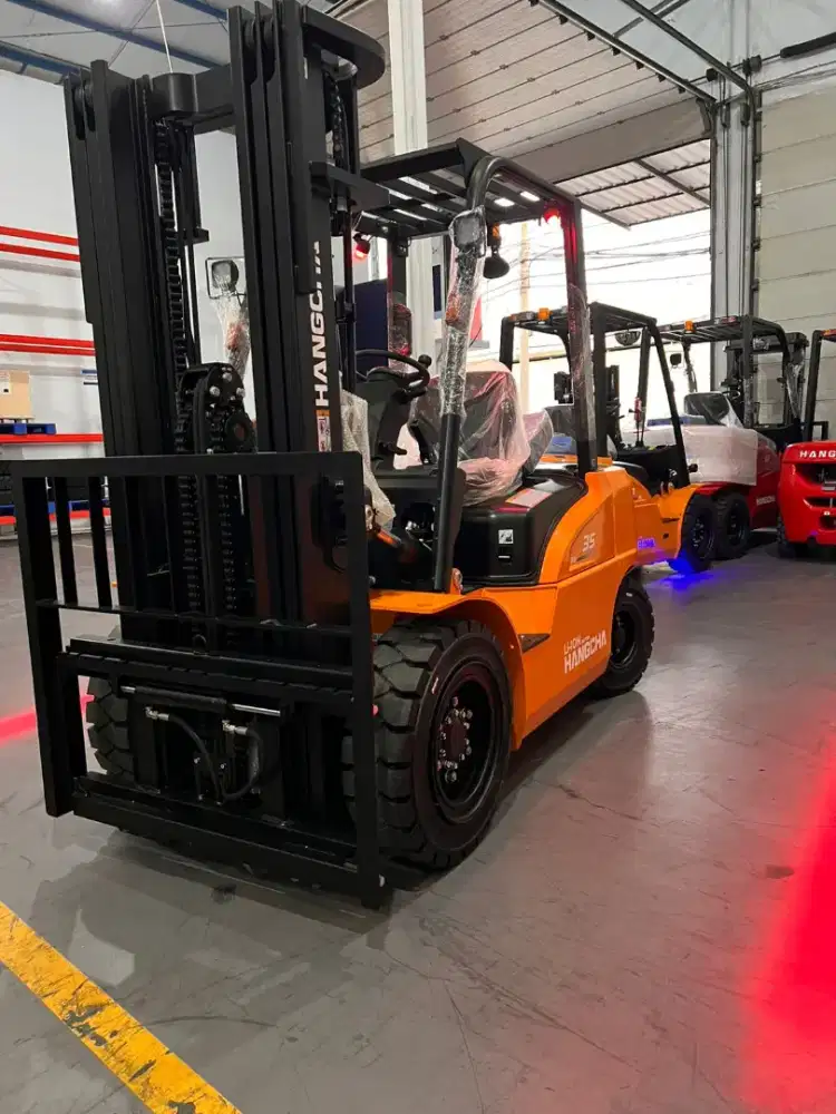Lithium battery forklift built-in chargee
