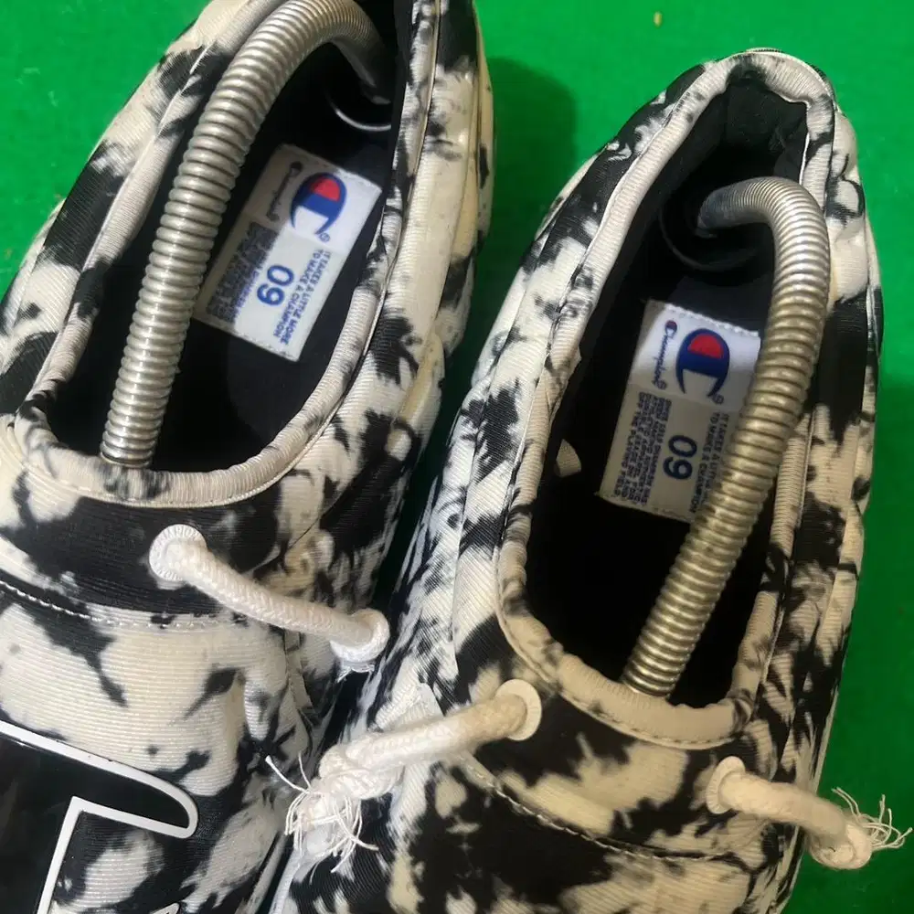 Sepatu Champion ori size 9 (NEW)