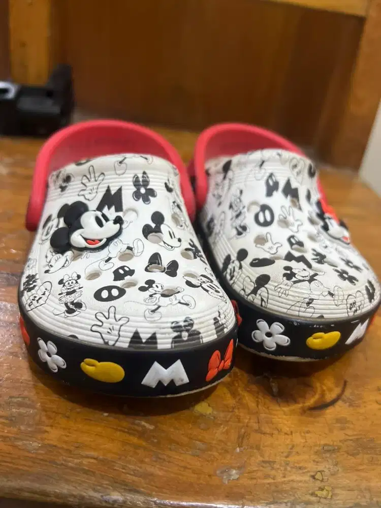 preloved sepatu crocs baby disney unsex original