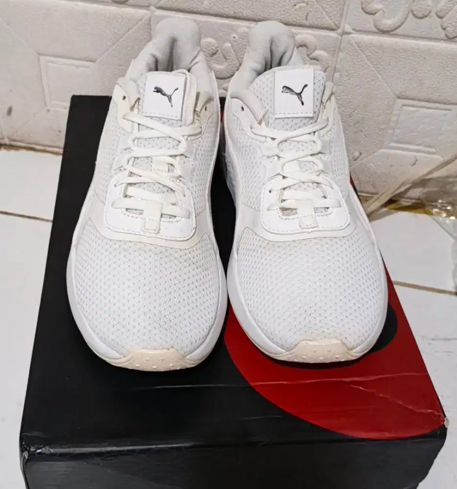 Sepatu Running Wanita (PUMA)