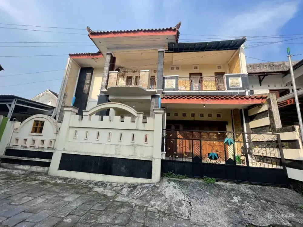 Dijual rumah luas dan terawat lokasi sangat strategis belakang amplaz nologaten yogyakarta