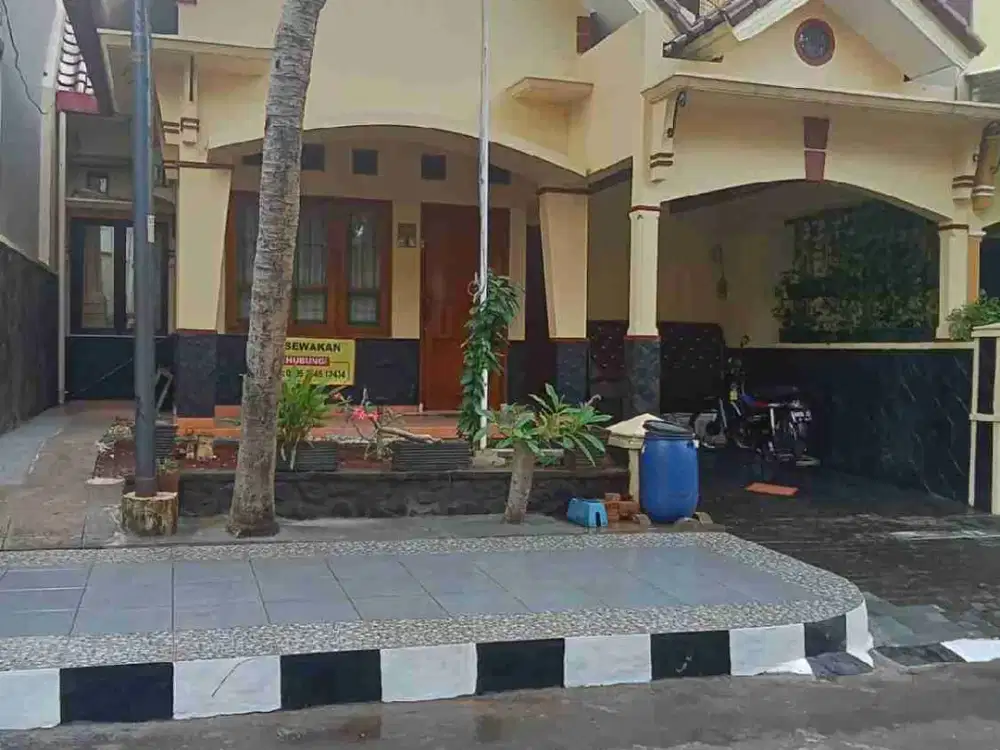 di sewakan rumah di peshona khayangan depok