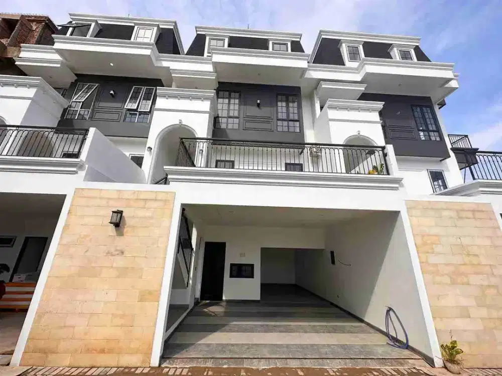 rumah mewah 4 lantai ada swimming pool di Pejaten Pasar Minggu Jakarta Selatan