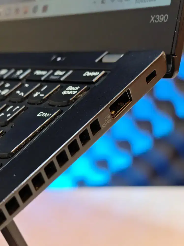 Laptop slim murah aja cuma 3 jutaan saja lenovo thinkpad x390