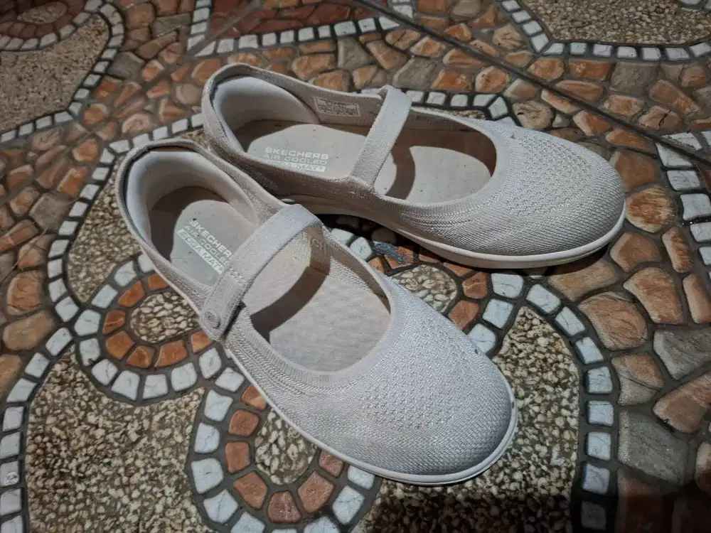 Sepatu skechers on the go flex radiant second