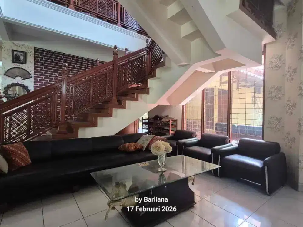 Rumah Vintage, Luas di Kawasan elite Tubagus Ismail Dago Bandung.