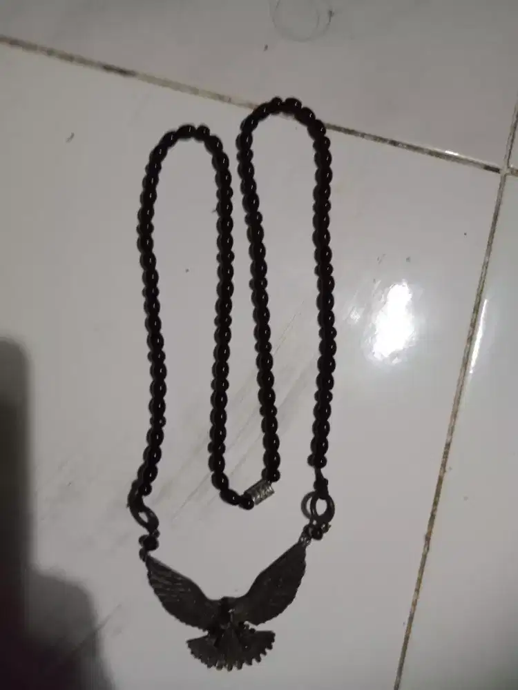 Kalung batu alami