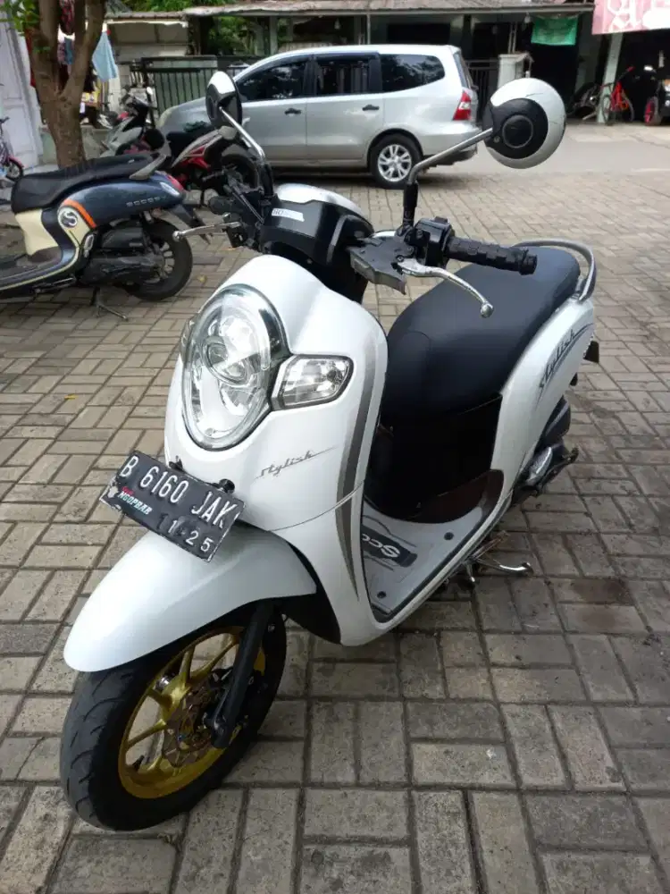 Scoopy 2020 putih stylis