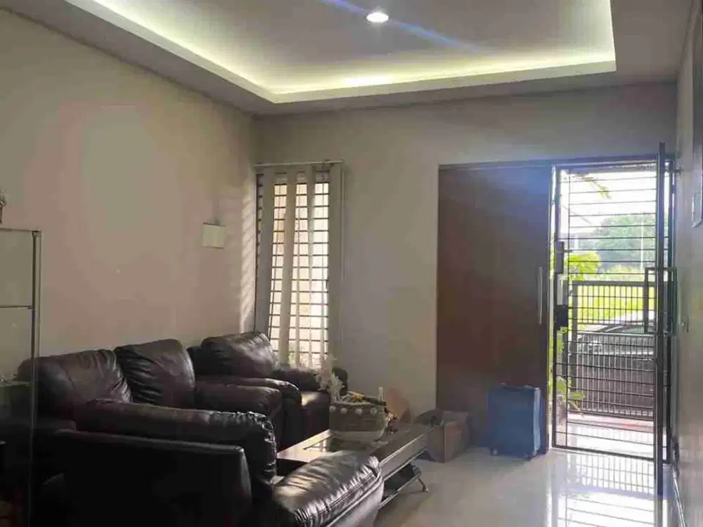 Dijual Rumah Bangunan Mandiri 2 lantai di Modernland - Siap Huni
