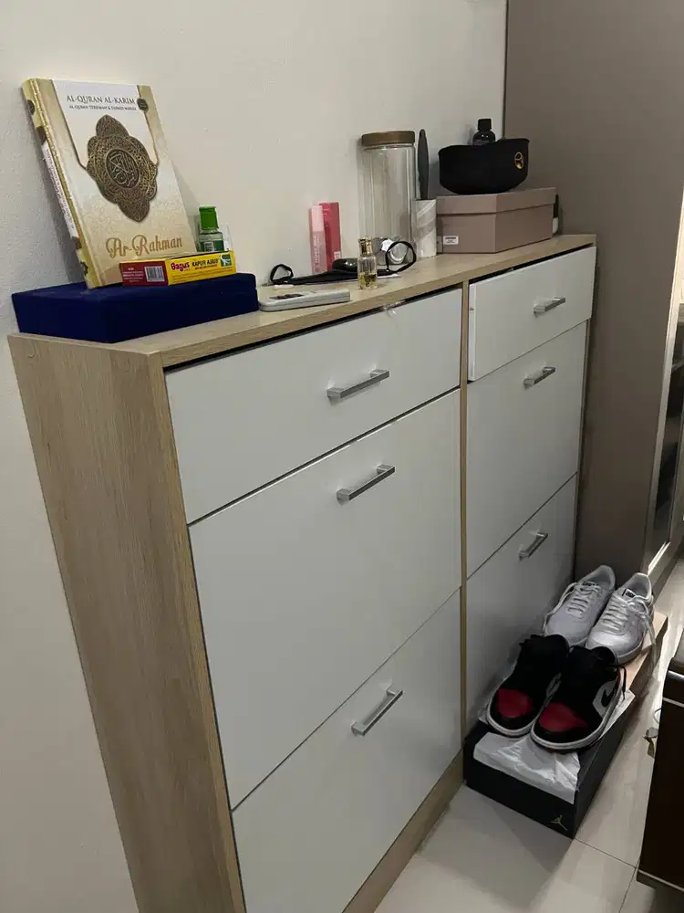Rak Sepatu Interior