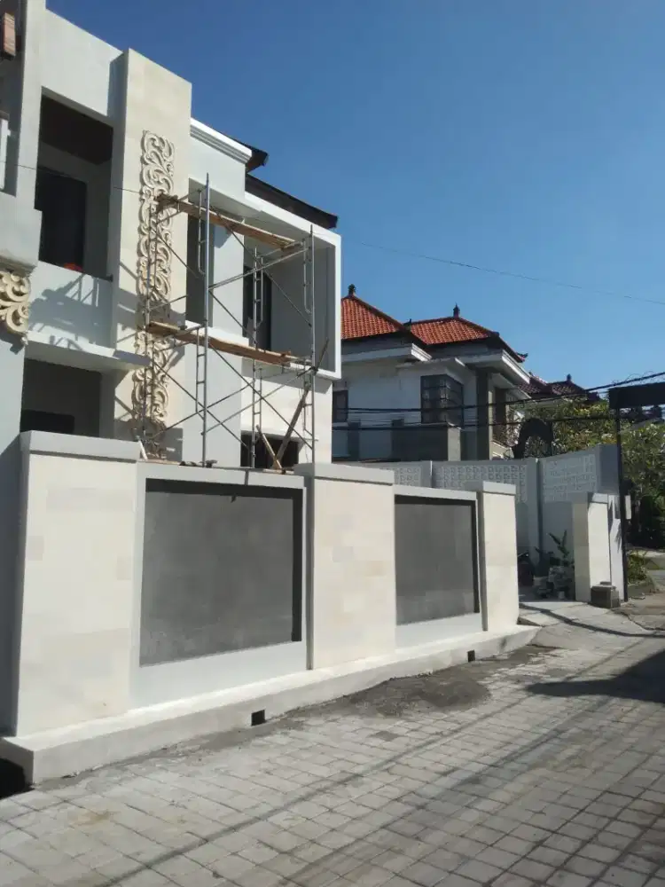 Jual rumah baru lantai 2 di Jl Gunung Andakasa Denpasar Barat Bali
