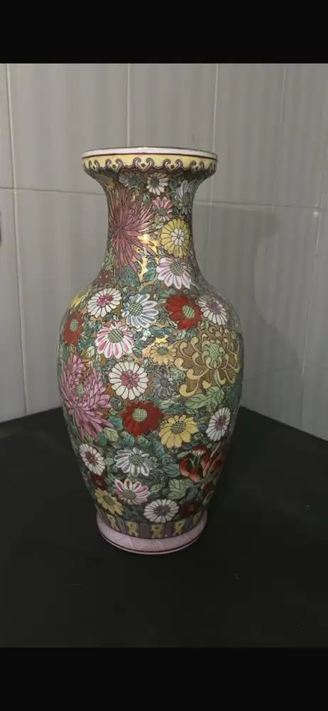 Guci motif bunga