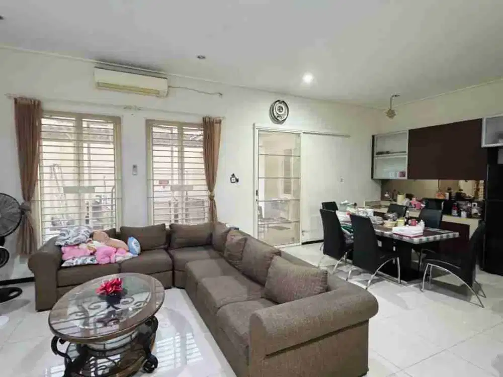RUMAH SIAP HUNI TENGAH KOTA KAMAR UTAMA DILANTAI BAWAH