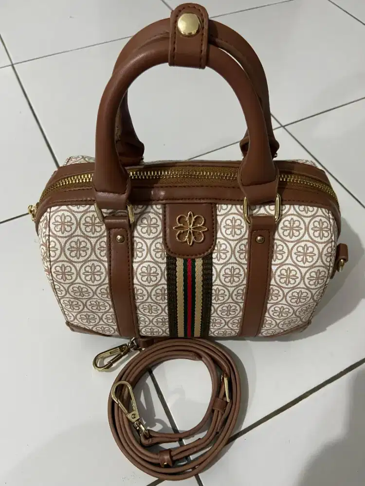 Les Catino Hand Bag
