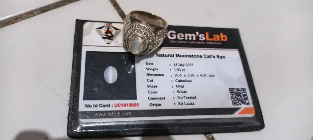 batu moon stone cat eyes sappire kalimaya