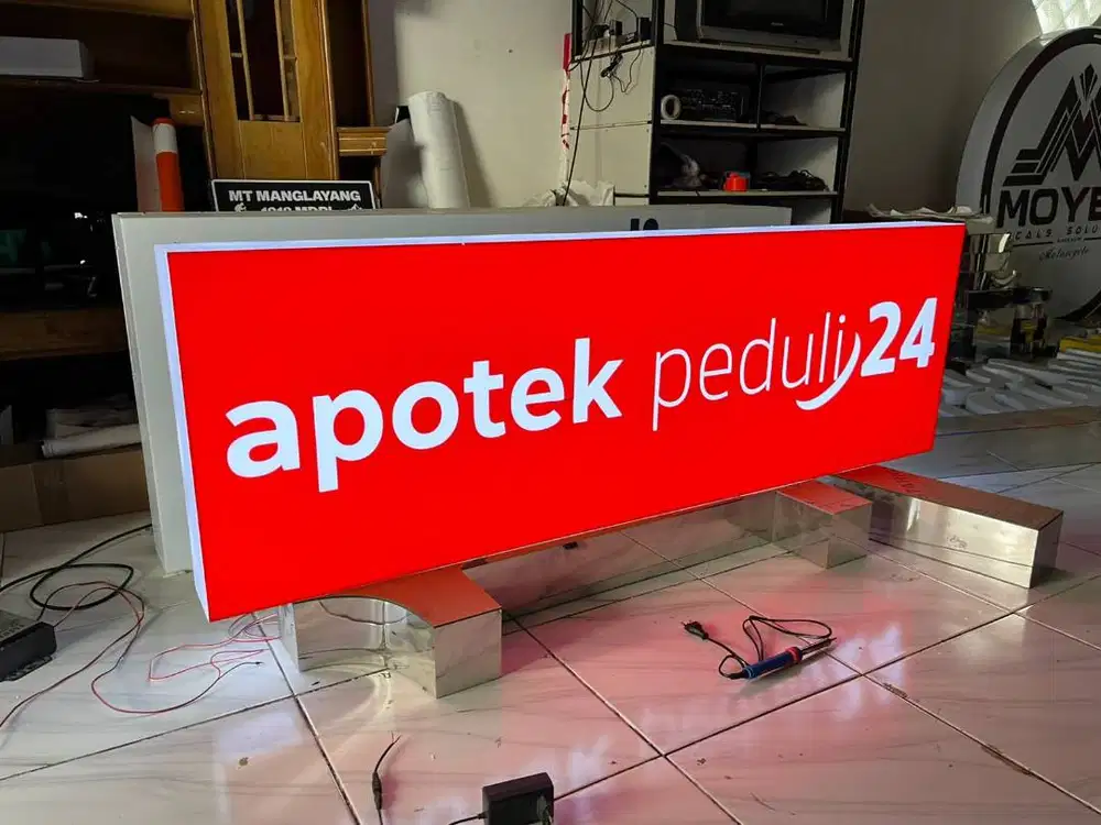 Papan Nama Outdoor Neon Box Apotek dan Klinik Praktek Dokter