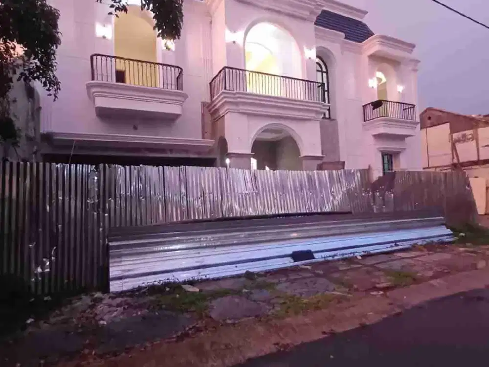 Rumah Baru Mewah American Classic di Jatipadang Jakarta Selatan