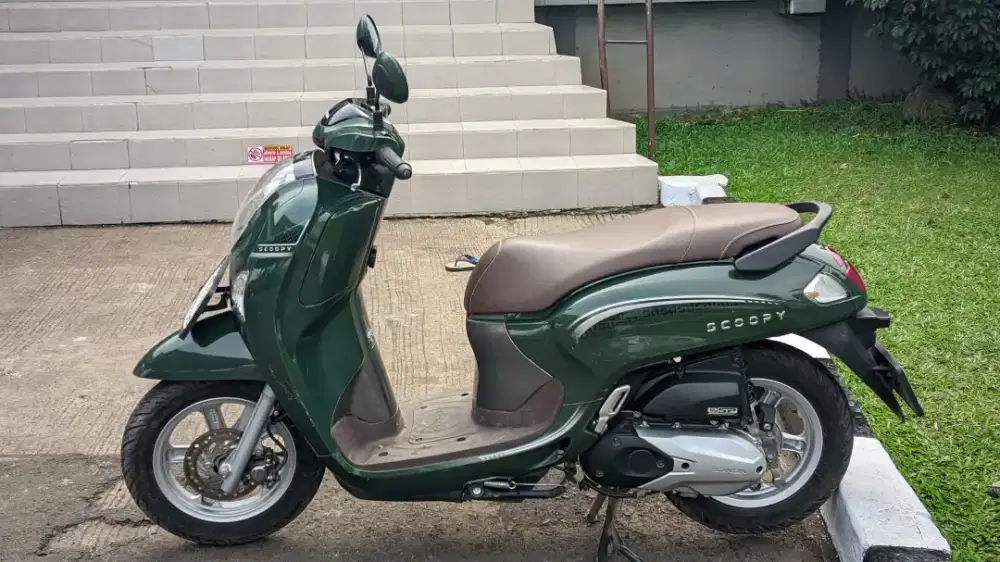 Scoopy 2025 stylish Green