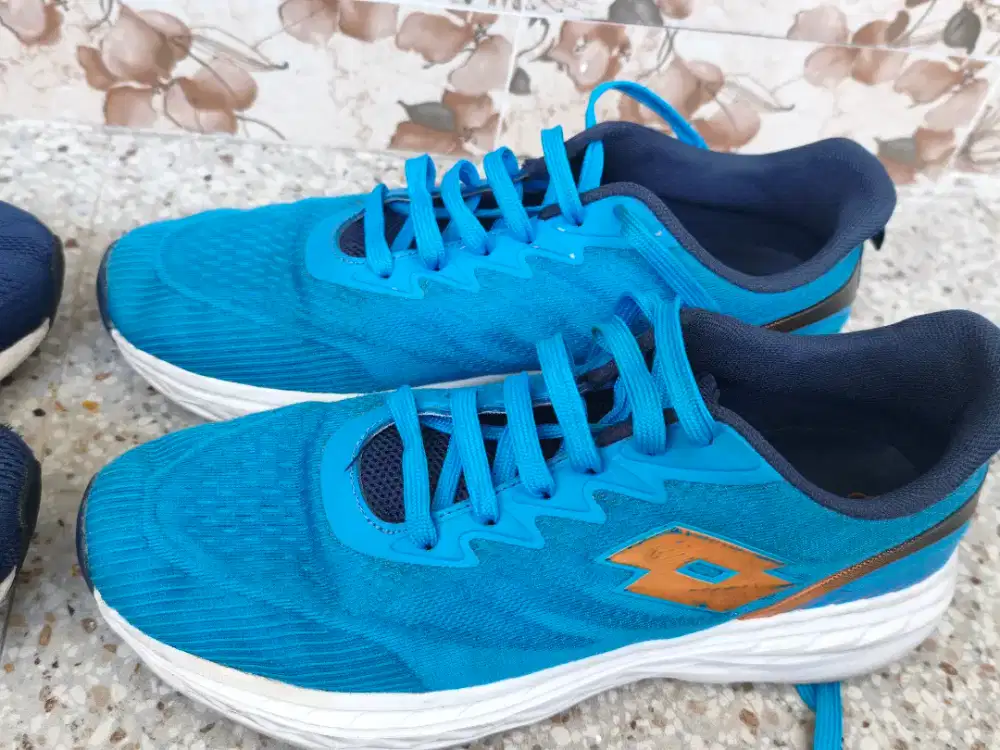 Sepatu LOTTO Dan NB