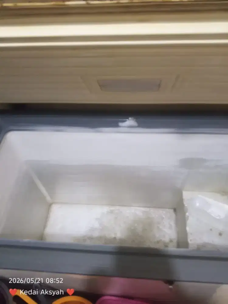 BU freezer merk GEA 310 ltr masih bagus dingin beku min fisiknya jelek