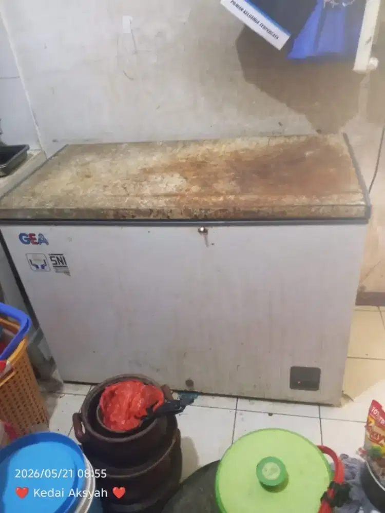 BU freezer merk GEA 310 ltr masih bagus dingin beku min fisiknya jelek
