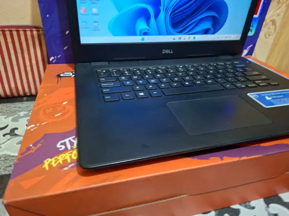 *No 87*

Laptop Dell Latitude 3490